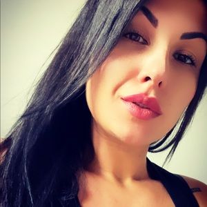 Meet your Posher, Valentina